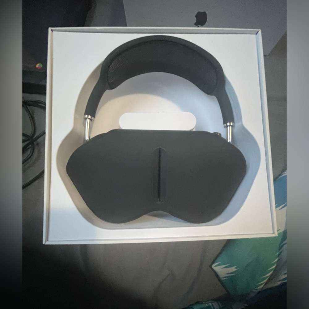 AirPod max black